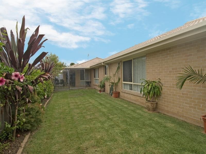 8 Daryl Drive, Varsity Lakes QLD 4227