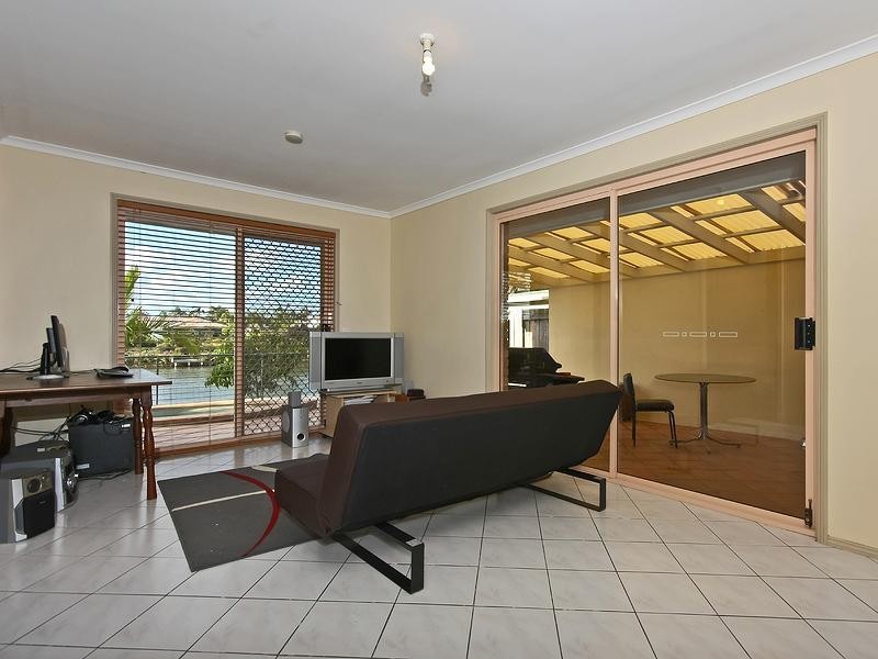 7 Southlake Drive, Varsity Lakes QLD 4227