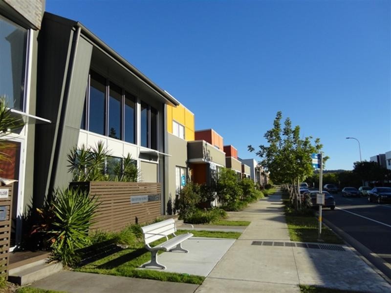 143 Varsity Parade, Varsity Lakes QLD 4227