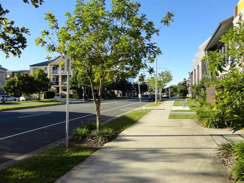 143 Varsity Parade, Varsity Lakes QLD 4227