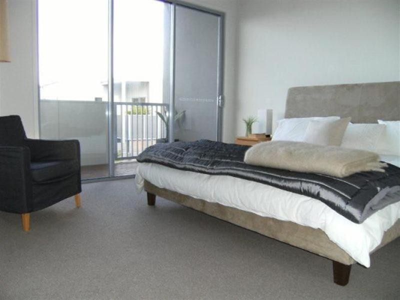 143 Varsity Parade, Varsity Lakes QLD 4227