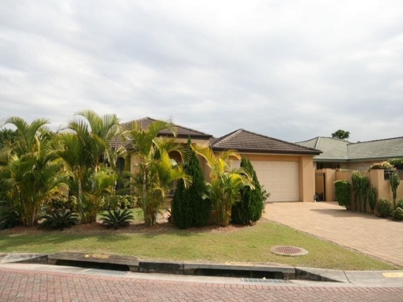 11 Moonraker Street, Clear Island Waters QLD 4226