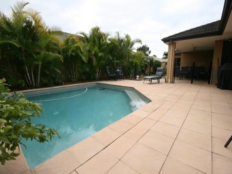 11 Moonraker Street, Clear Island Waters QLD 4226