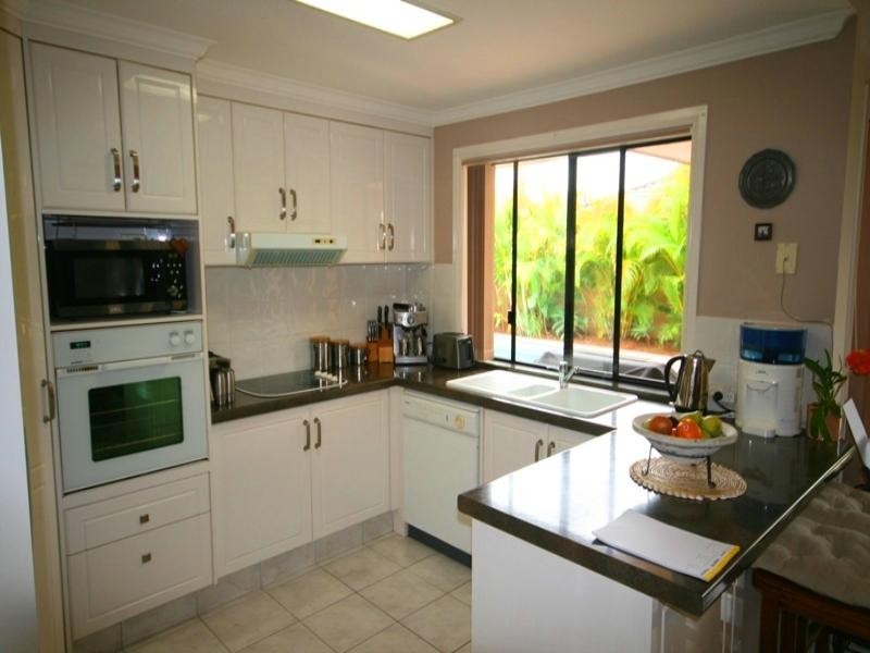 11 Moonraker Street, Clear Island Waters QLD 4226