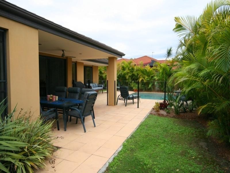 11 Moonraker Street, Clear Island Waters QLD 4226