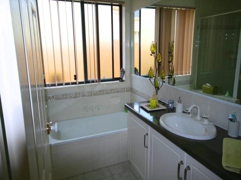 11 Moonraker Street, Clear Island Waters QLD 4226