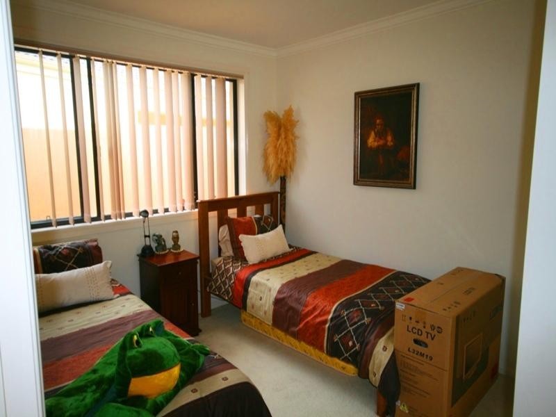 11 Moonraker Street, Clear Island Waters QLD 4226