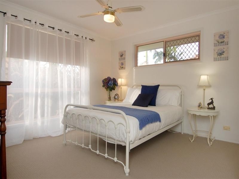 42 Southlake Drive, Varsity Lakes QLD 4227