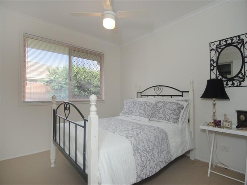 42 Southlake Drive, Varsity Lakes QLD 4227