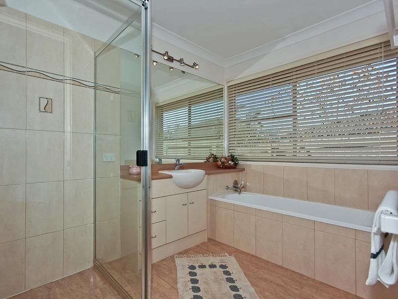 61 Merrilaine Crescent, Merrimac QLD 4226