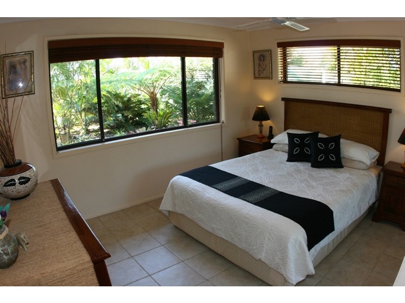 26 Wayfarer Avenue, Mermaid Waters QLD 4218