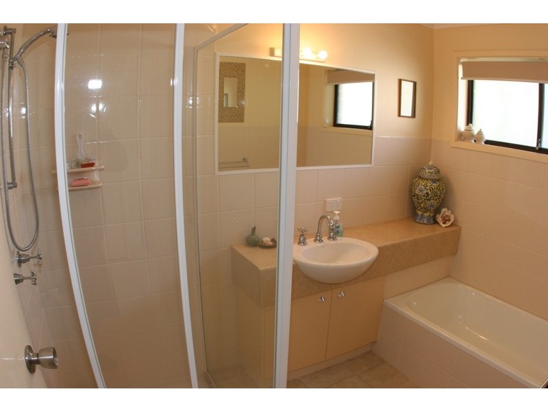 26 Wayfarer Avenue, Mermaid Waters QLD 4218