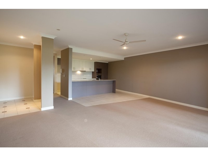 4/10 Valbonne Street “Park Azzura”, Varsity Lakes QLD 4227