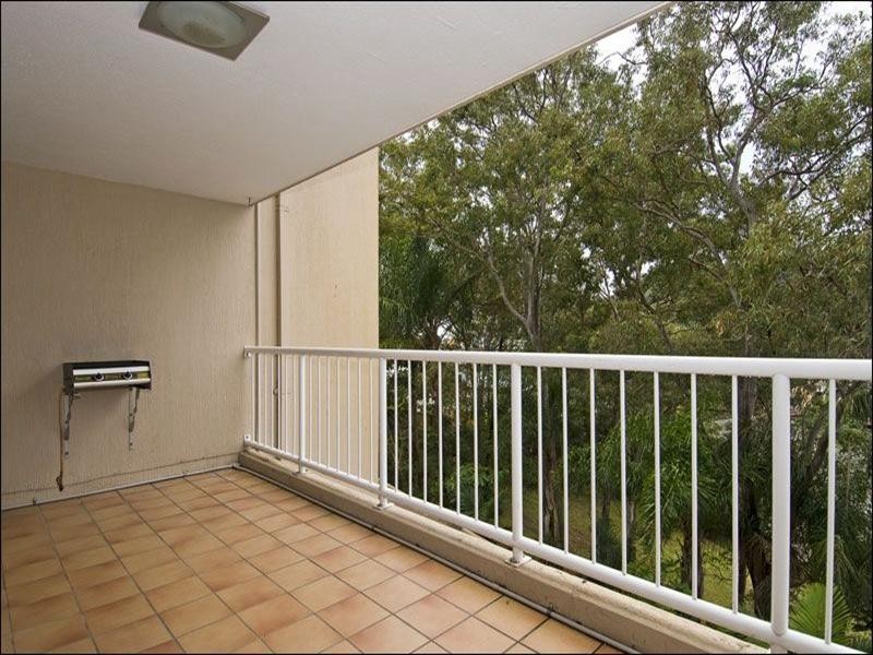 12/14 Brake Street, Burleigh Heads QLD 4220