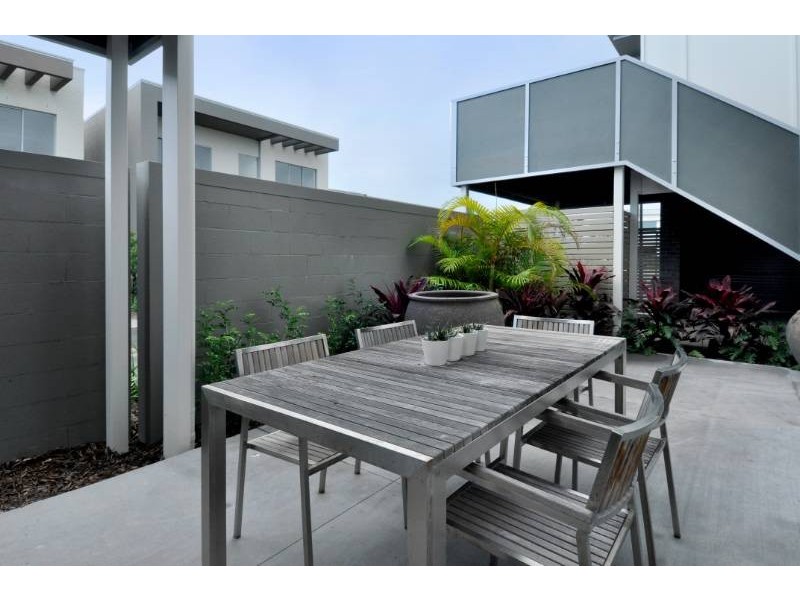 37 South Bay Drive, Varsity Lakes QLD 4227