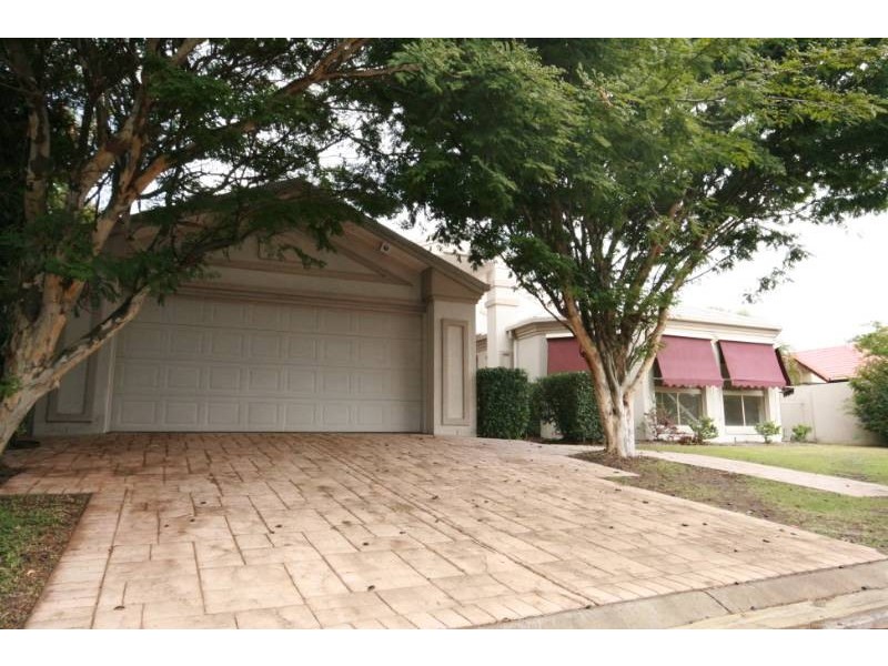 30 Clipper Boulevard, Clear Island Waters QLD 4226