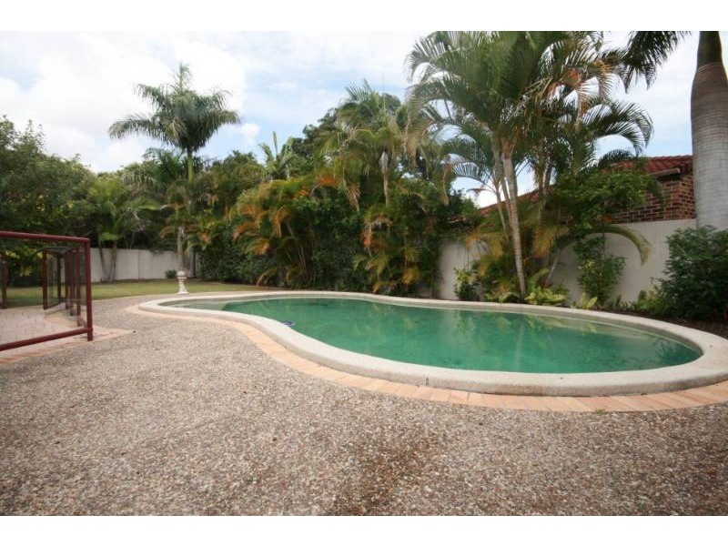 30 Clipper Boulevard, Clear Island Waters QLD 4226