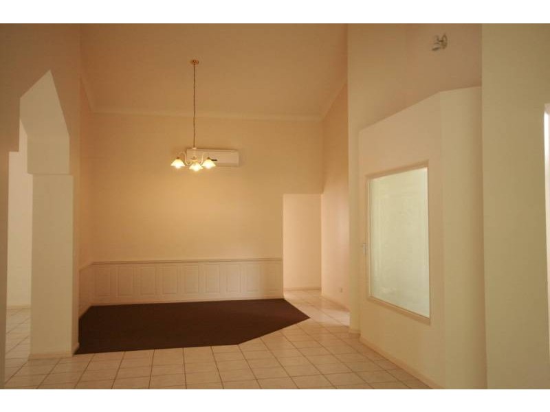 30 Clipper Boulevard, Clear Island Waters QLD 4226