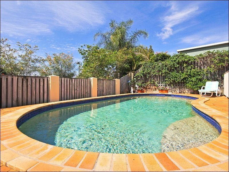 2 Highgate Lane, Robina QLD 4226