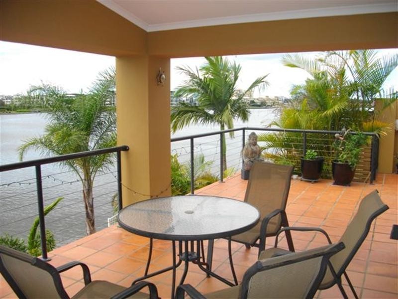 1 Cornell Court, Varsity Lakes QLD 4227