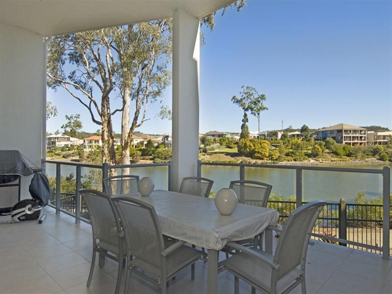 2/7 Saleya Drive, Varsity Lakes QLD 4227