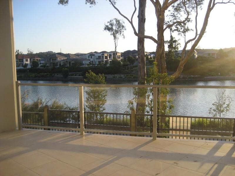 2/7 Saleya Drive, Varsity Lakes QLD 4227