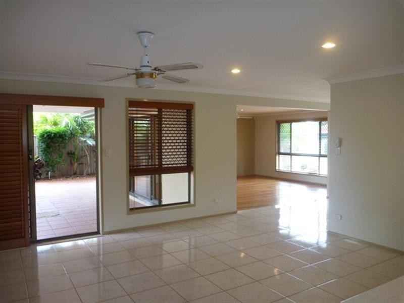 3 Ireby Court, Mermaid Waters QLD 4218