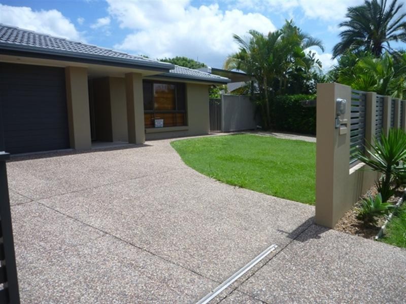 3 Ireby Court, Mermaid Waters QLD 4218