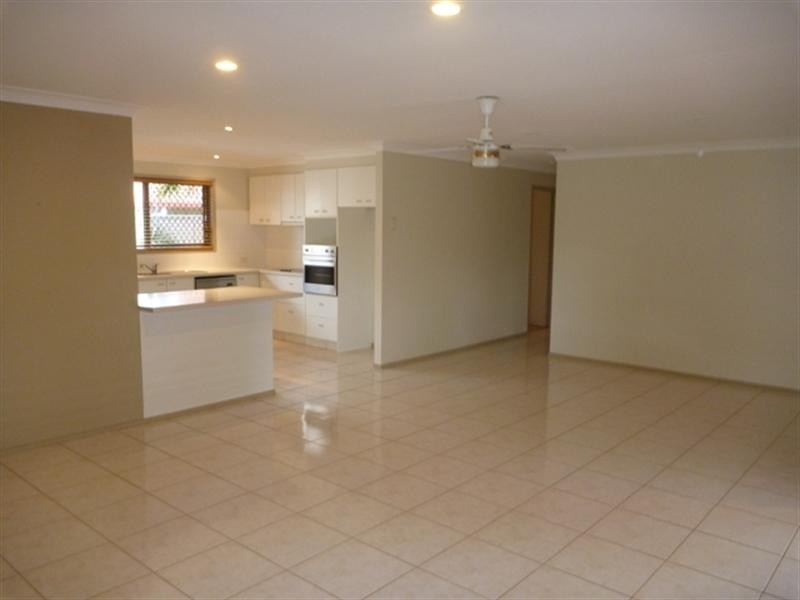 3 Ireby Court, Mermaid Waters QLD 4218