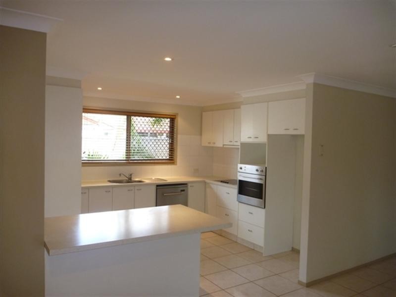 3 Ireby Court, Mermaid Waters QLD 4218