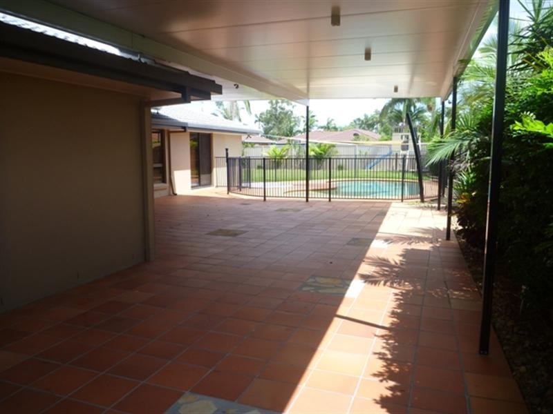 3 Ireby Court, Mermaid Waters QLD 4218