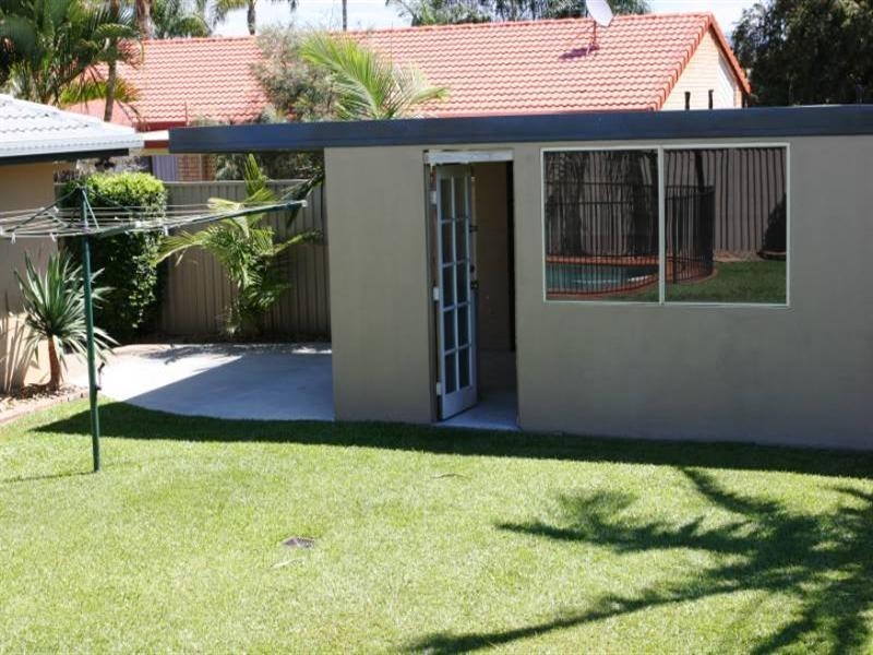 3 Ireby Court, Mermaid Waters QLD 4218