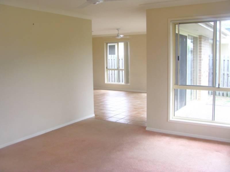 1 Yamie Avenue, Varsity Lakes QLD 4227