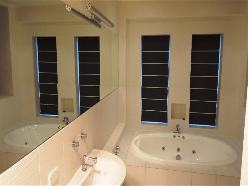 77 Paddington Drive, Carrara QLD 4211