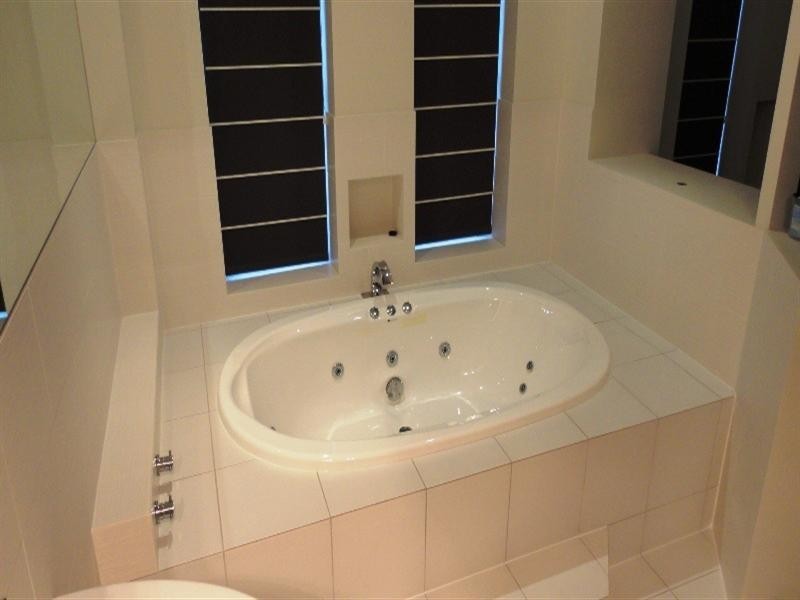 77 Paddington Drive, Carrara QLD 4211