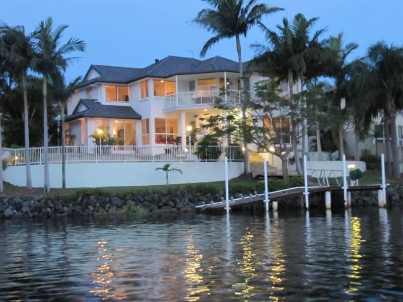 1 Cayman Drive, Clear Island Waters QLD 4226