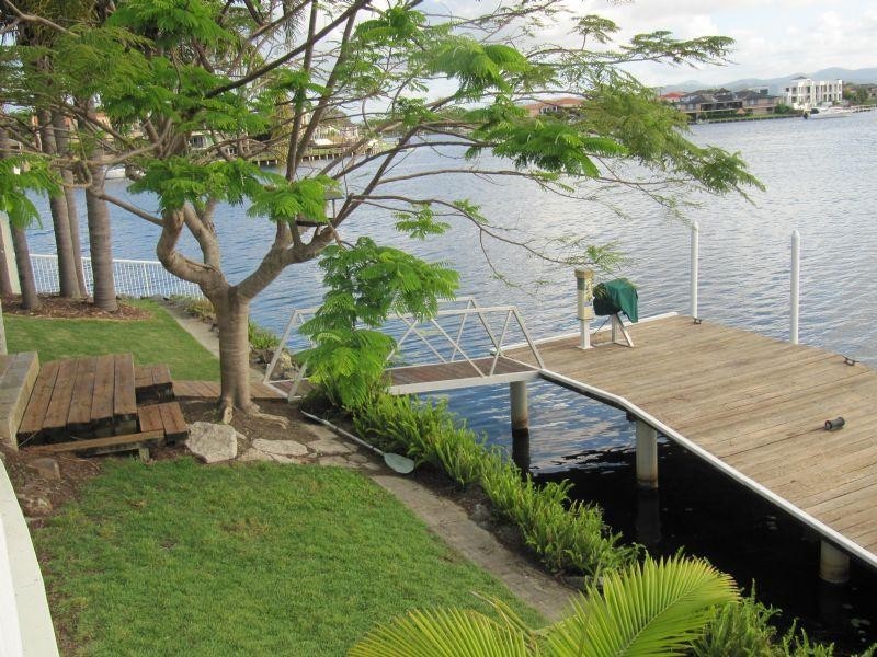 1 Cayman Drive, Clear Island Waters QLD 4226