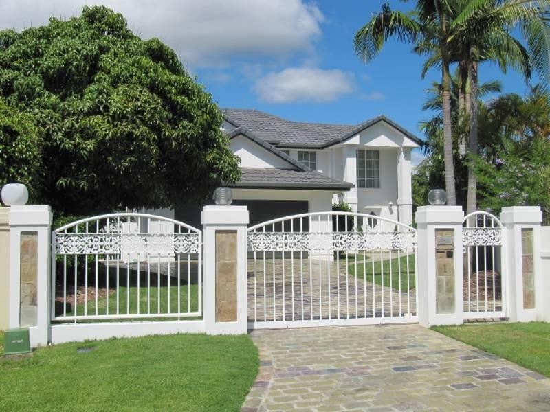 1 Cayman Drive, Clear Island Waters QLD 4226