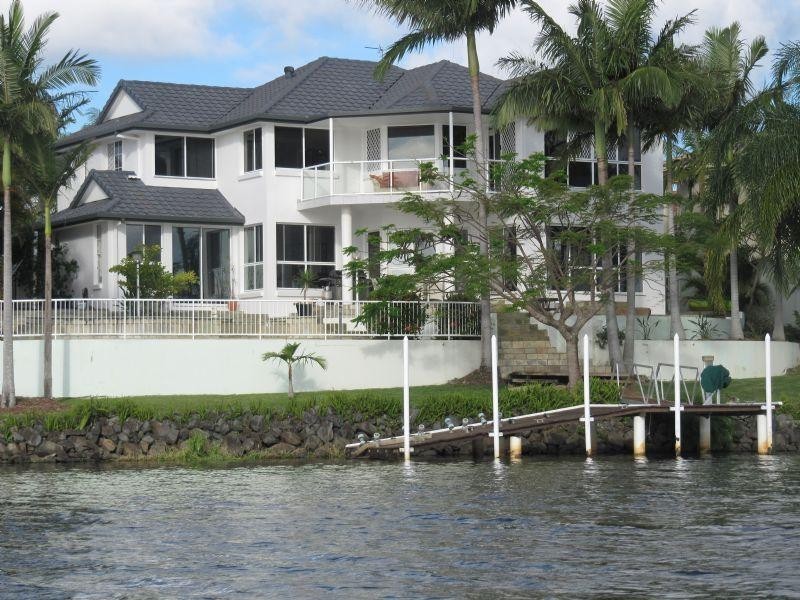 1 Cayman Drive, Clear Island Waters QLD 4226