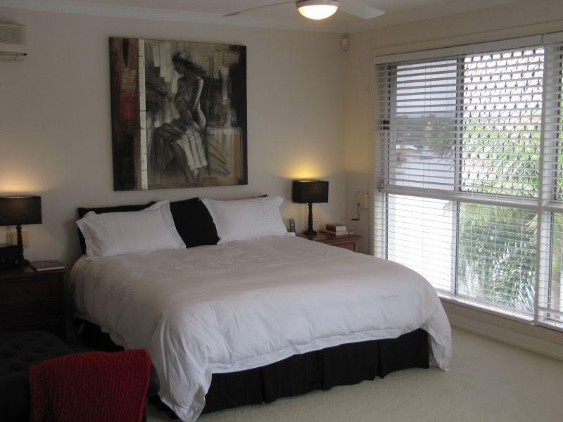 1 Cayman Drive, Clear Island Waters QLD 4226