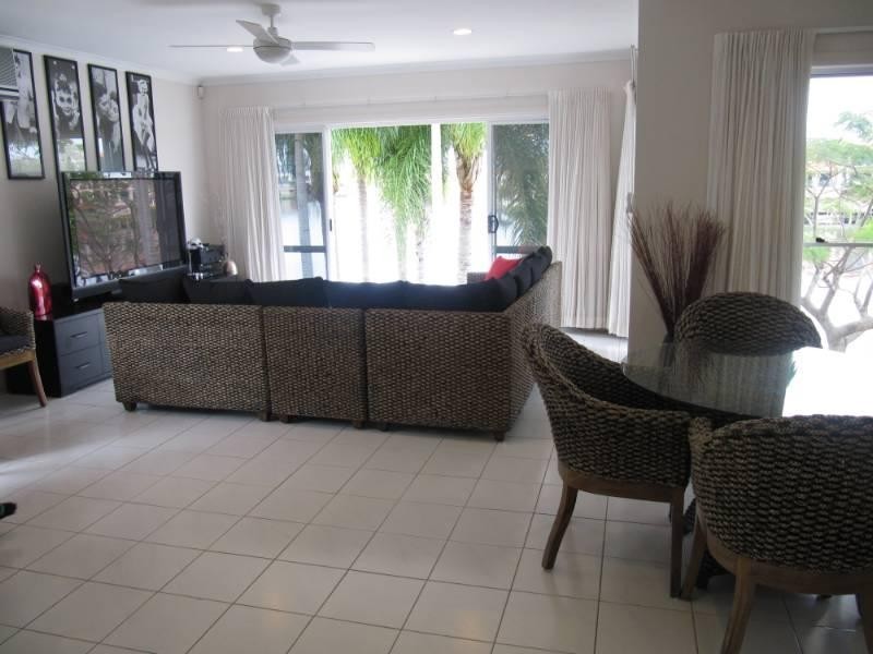1 Cayman Drive, Clear Island Waters QLD 4226
