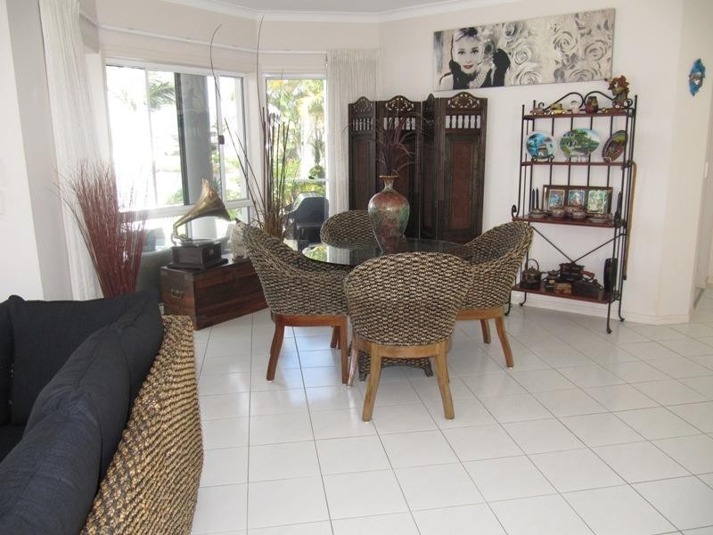 1 Cayman Drive, Clear Island Waters QLD 4226