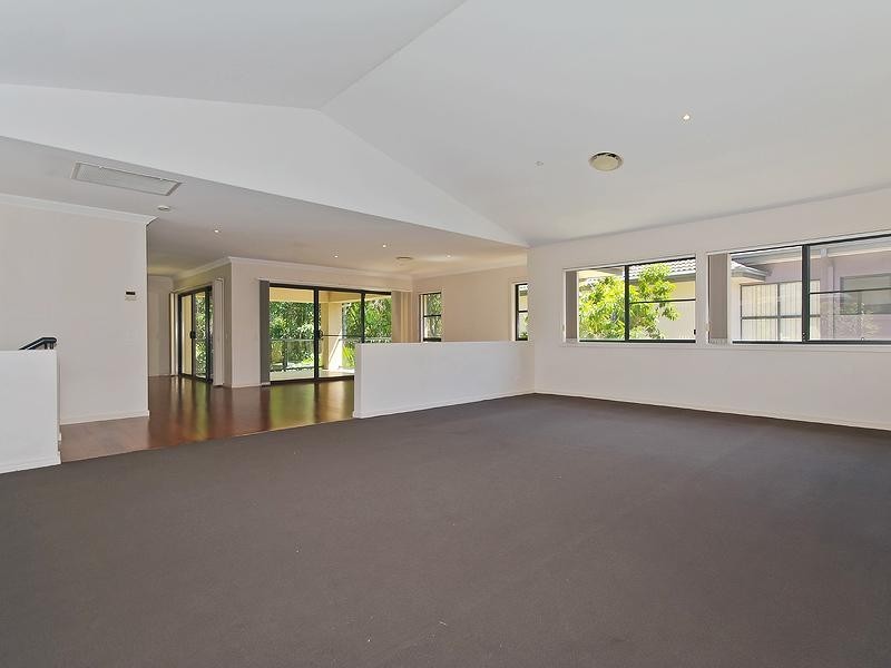 16 Northpoint Close, Robina QLD 4226