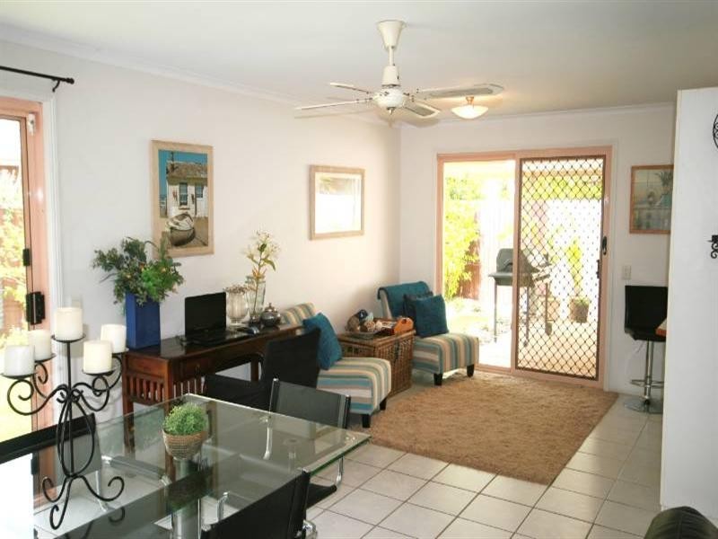 42 Southlake Drive, Varsity Lakes QLD 4227