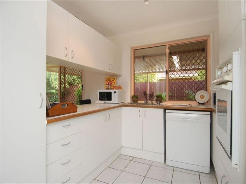 42 Southlake Drive, Varsity Lakes QLD 4227