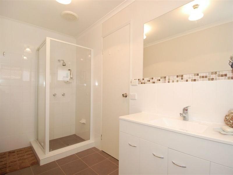 42 Southlake Drive, Varsity Lakes QLD 4227