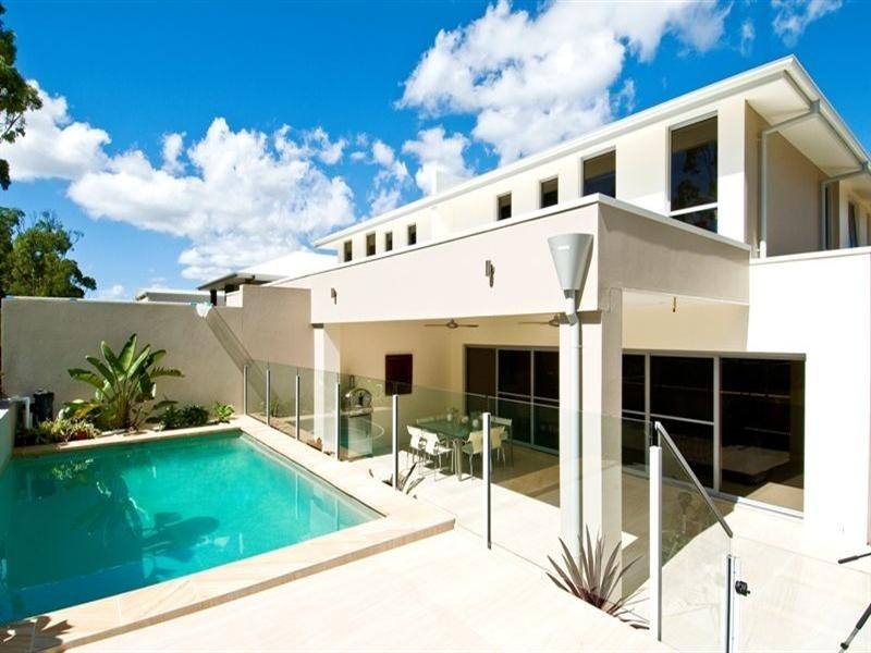 8002 Vista Drive, Benowa QLD 4217