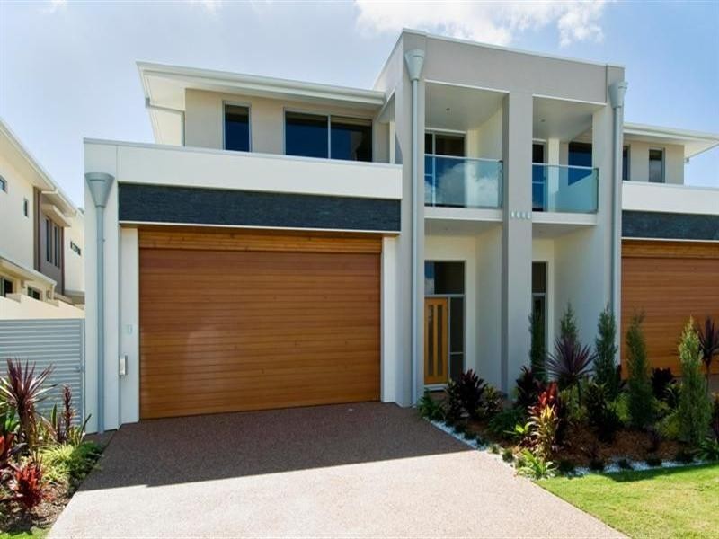 8002 Vista Drive, Benowa QLD 4217