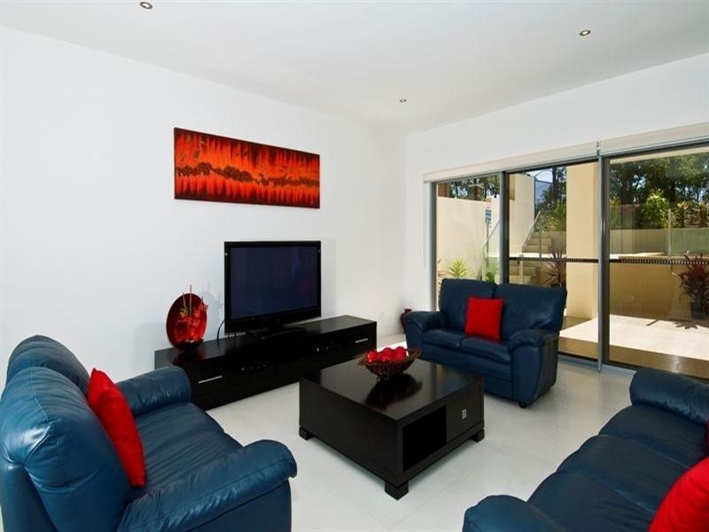 8002 Vista Drive, Benowa QLD 4217