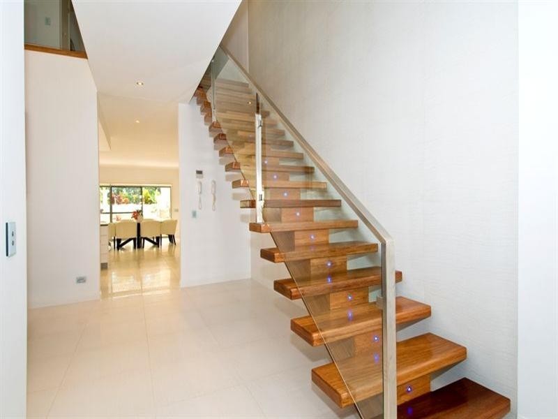 8002 Vista Drive, Benowa QLD 4217